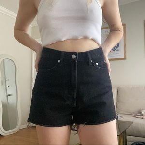 Weekday cutoff shorts